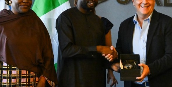 LLARYORA SE REUNIÓ CON LA DELEGACIÓN DE NIGERIA