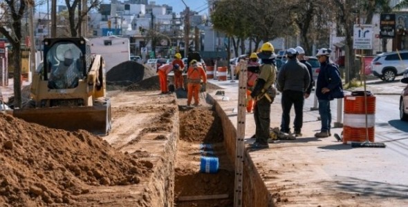 VILLA CARLOS PAZ: A BUEN RITMO SE EJECUTA LA OBRA DE MEJORA DEL SISTEMA DE AGUA POTABLE Y REPAVIMENT