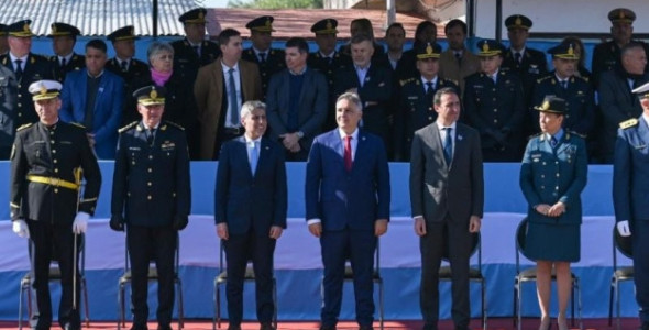 LLARYORA TOMÓ JURAMENTO A LA BANDERA A CADETES DE LA POLICÍA Y EL SERVICIO PENITENCIARIO