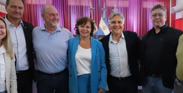 LLARYORA ENTREGÓ UN APORTE DE $3 MIL MILLONES PARA IMPULSAR EL POLO EDUCATIVO MARCOS JUÁREZ