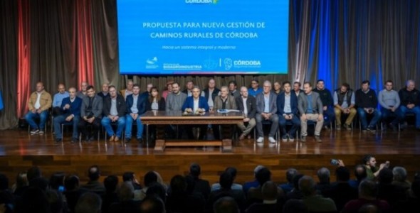 LLARYORA FIRMÓ UN PROYECTO DE LEY PARA MODERNIZAR LA GESTIÓN DE LOS CAMINOS RURALES Y ANUNCIÓ UN 