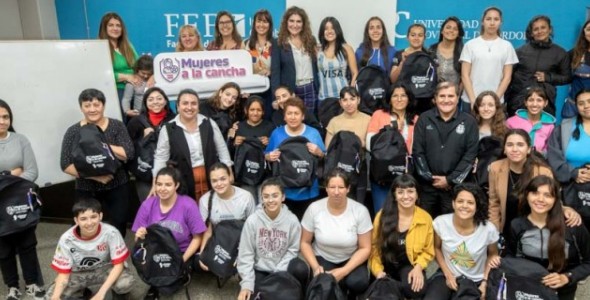 40 MUJERES SE PREPARAN PARA ARBITRAR PARTIDOS DE FÚTBOL EN CÓRDOBA