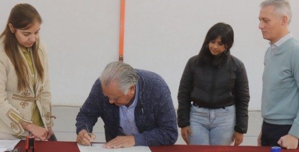 MÁS FAMILIAS DE BARRIO COLINAS RECIBIERON LAS ESCRITURAS DE SUS VIVIENDAS