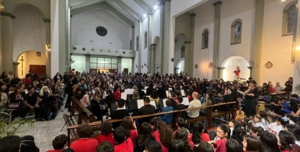 LA ORQUESTA SINFÓNICA MUNICIPAL DESLUMBRÓ JUNTO A LOS NIÑOS DE COROS LOCALES