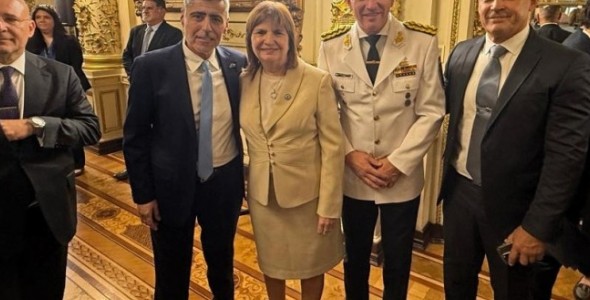 QUINTEROS PARTICIPÓ DE LA TOMA DE JURAMENTO DE MILEI A MONTEOLIVA