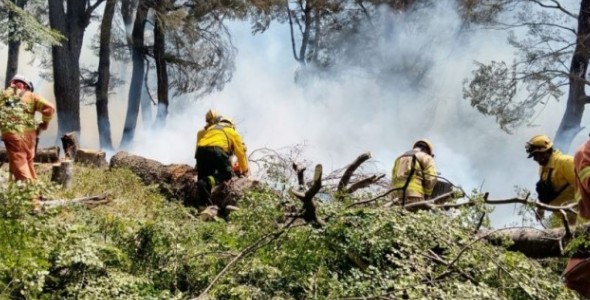 CHUBUT: CON LLUVIAS AISLADAS Y TEMPERATURAS MÁS BAJAS, SIGUE EL TRABAJO DE BOMBEROS CORDOBESES
