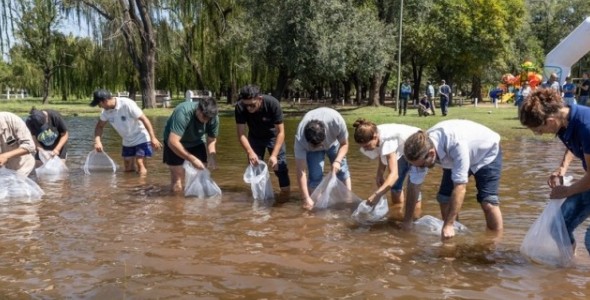 SIEMBRA DE PECES EN EL EMBALSE DE RÍO TERCERO: UNA APUESTA POR EL EQUILIBRIO ECOLÓGICO Y EL TURISM