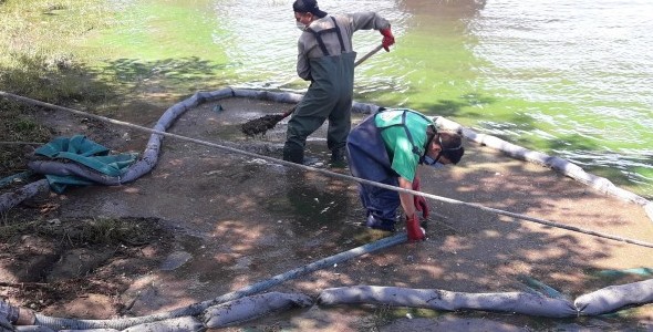 Continúa la limpieza del lago San Roque
