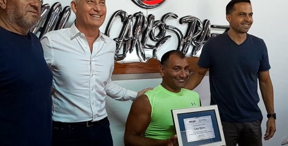 EL INTENDENTE ESTEBAN AVILÉS RECONOCIÓ A SANTIAGO GUTIÉRREZ POR EL CRUCE DEL PARANÁ ENTRE ITATÍ