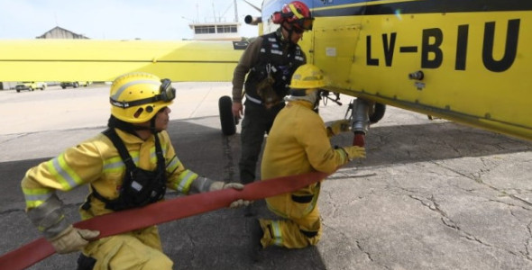 BOMBEROS CORDOBESES SE CAPACITARON EN PRÁCTICAS AÉREAS SEGURAS