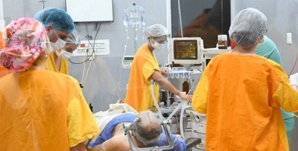 AVANCE EN LA MEDICINA PÚBLICA: REALIZAN DOS CIRUGÍAS CEREBRALES CON ESTIMULACIÓN DE EMOCIONES