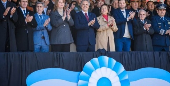 ACTO OFICIAL POR EL DÍA DE LA BANDERA: LLARYORA LLAMÓ A CONSTRUIR “UNA NACIÓN UNIDA, QUE PUEDA 