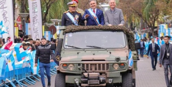 VILLA CARLOS PAZ FUE SEDE DEL DESFILE CÍVICO – MILITAR POR EL 25 DE MAYO