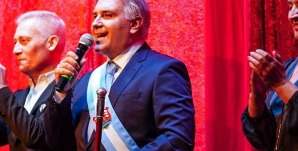 EN CARLOS PAZ, LLARYORA ENCABEZÓ EL FOGÓN PATRIO