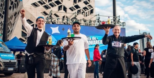 LA PROVINCIA ACOMPAÑÓ UNA NUEVA EDICIÓN DE LA CARRERA DE MOZOS Y CAMARERAS EN CÓRDOBA