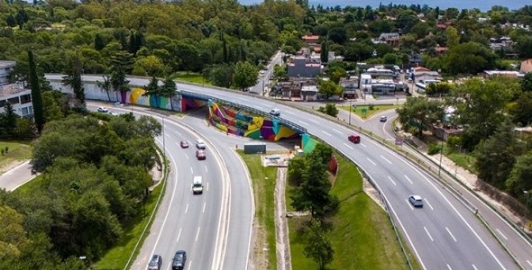 UN COLORIDO MURAL DECORARÁ EL PUENTE DE INGRESO A VILLA CARLOS PAZ