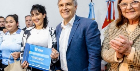 EN SEEBER, LLARYORA ENTREGÓ VIVIENDAS Y ANUNCIÓ APORTES PARA INFRAESTRUCTURA