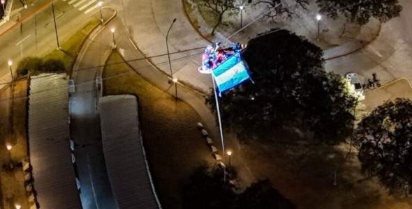 ANOCHE TUVO LUGAR UN EJERCICIO DE RESCATE EN ALTURA ÚNICO EN EL PAÍS