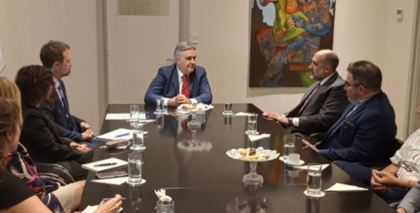 LLARYORA SE REUNIÓ EN BUENOS AIRES CON EL REPRESENTANTE DEL PNUD