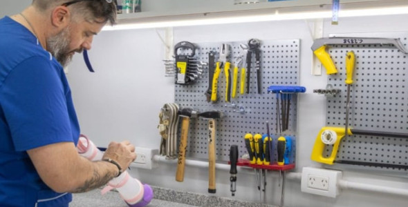 CÓRDOBA POSEE EL PRIMER TALLER PÚBLICO DEL PAÍS DE PRÓTESIS Y ÓRTESIS PARA PACIENTES CON DISCAP