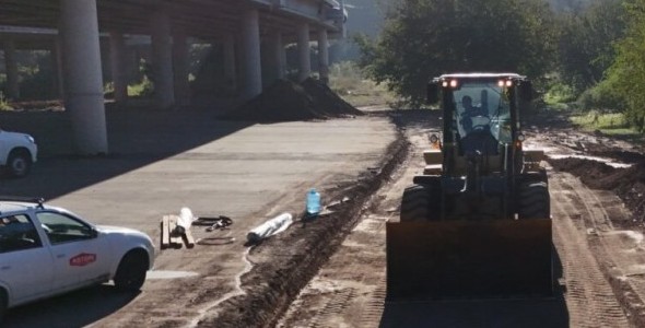COMENZÓ LA CONSTRUCCIÓN DE ESTACIONAMIENTOS PARA 3.000 VEHÍCULOS EN EL POLO KEMPES