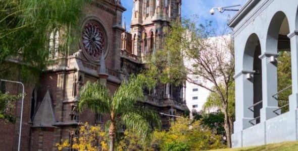 EL PASEO DEL BUEN PASTOR LUCE SUS ESPACIOS VERDES RENOVADOS