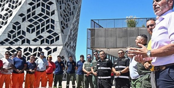 LA PROVINCIA SUMA MÁS BOMBEROS Y EQUIPAMIENTO PARA COMBATIR LOS INCENDIOS EN EL SUR DEL PAÍS