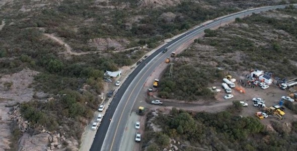 LA PROVINCIA TRABAJA EN LA CONSTRUCCIÓN DE CARRILES DE SOBREPASO EN RUTAS TURÍSTICAS