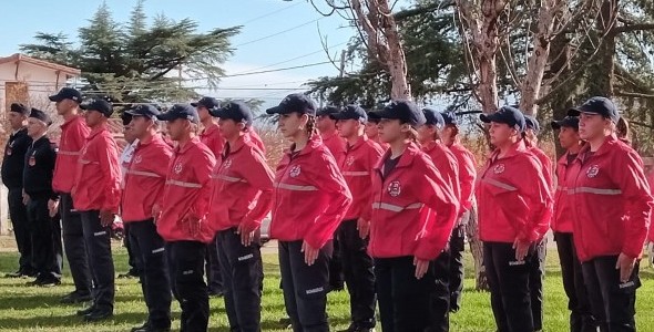 BOMBEROS DE VILLA CARLOS PAZ CELEBRARON SU DÍA Y SUMARON UNA NUEVA CAMIONETA