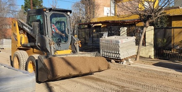 PLAN DE CONECTIVIDAD ESTRATÉGICA: AVANZA LA OBRA DE ADOQUINADO Y CORDÓN CUNETA EN BARRIO CARLOS PA