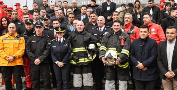 BOMBEROS DE LA POLICÍA CELEBRARON SUS 135 AÑOS CON UNA EXHIBICIÓN DE ALTO RIESGO