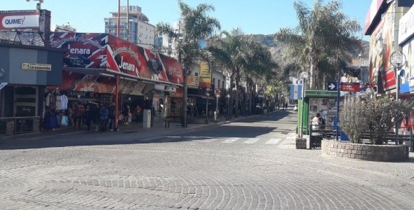 NUEVAS LUMINARIAS EN EL CENTRO DE CARLOS PAZ 