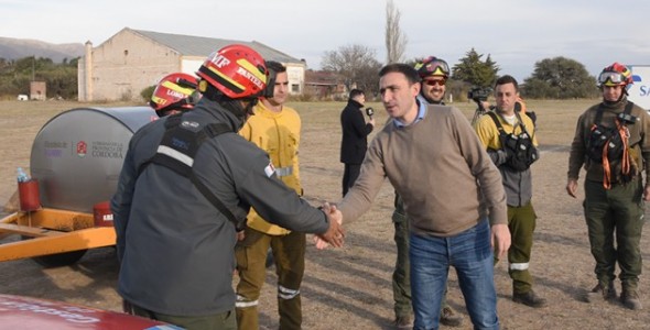 120 EFECTIVOS TRABAJAN PARA CONTENER EL INCENDIO EN EL CERRO URITORCO