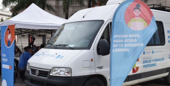 LA OFICINA MÓVIL DE EMPLEO CONTINÚA SU RECORRIDO EN LA CAPITAL