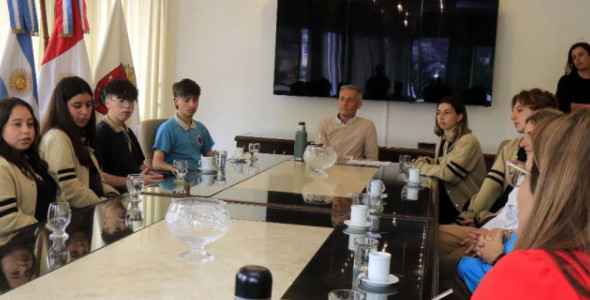 EL INTENDENTE ESTEBAN AVILÉS RECONOCIÓ A ALUMNOS QUE PARTICIPARON DE OLIMPIADAS NACIONALES E INTER