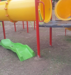 DAÑARON JUEGOS INFANTILES EN LA PLAZA PUCARÁ EN PLAYAS DE ORO