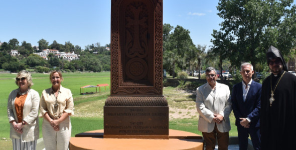 SE INAUGURÓ LA CRUZ DE PIEDRA DE LA COMUNIDAD ARMENIA EN VILLA CARLOS PAZ