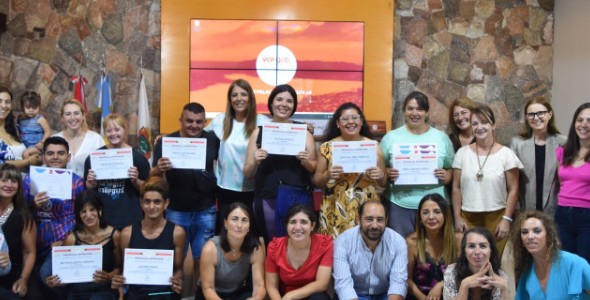 SE ENTREGARON LOS DIPLOMAS DE LOS TALLERES REALIZADOS EN EL HOGAR DE DÍA “VILLA ALEGRE”