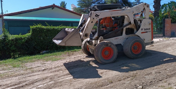 SERVICIOS PÚBLICOS: SE INTENSIFICAN LAS TAREAS DE MANTENIMIENTO DE CALLES DE TIERRA EN DIFERENTES B