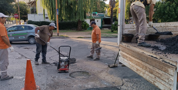 SERVICIOS PÚBLICOS: AVANZA EL BACHEO Y MANTENIMIENTO DE CALLES