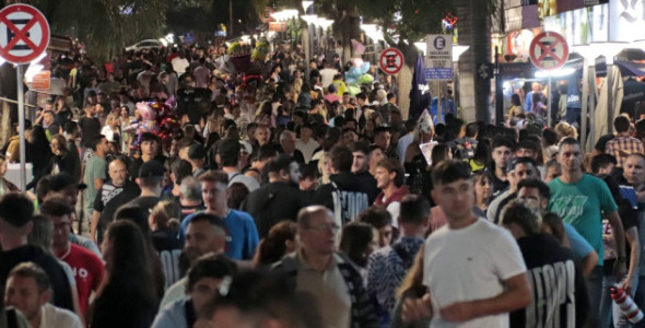 VILLA CARLOS PAZ VIVIÓ UN FINDE DE CARNAVAL A PLENO
