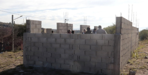 EL CENTRO VECINAL ALTOS DEL VALLE MOSTRÓ LOS AVANCES EN LA CONSTRUCCIÓN DE SU SEDE, CON EL SUBSIDI