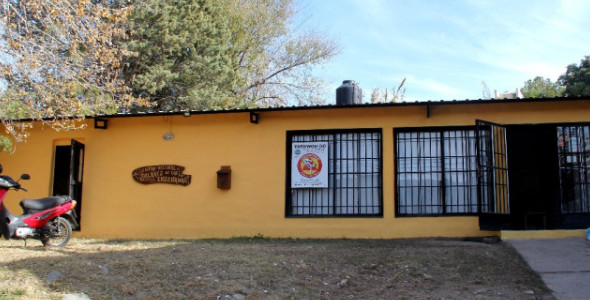 EL CENTRO VECINAL SOLARES DE LAS ENSENADAS REALIZA REFACCIONES EN SU SEDE CON EL SUBSIDIO MUNICIPAL