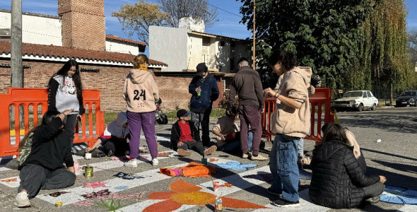 DÍA NACIONAL DE LA SEGURIDAD VIAL: REALIZARON INTERVENCIONES ARTÍSTICAS EN SENDAS PEATONALES DE LA