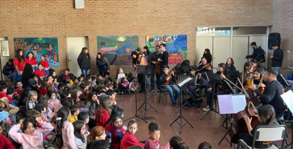 CONCIERTO DIDÁCTICO DE LA ORQUESTA MUNICIPAL EN LA ESCUELA NUEVA LATINOAMÉRICA