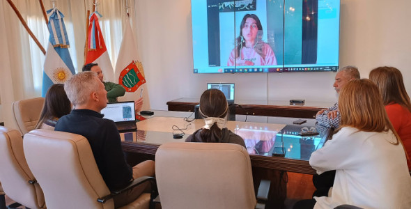 EL INTENDENTE ESTEBAN AVILÉS RECONOCIÓ A ESTUDIANTES QUE DESARROLLARON UNA APP PARA PREVENCIÓN DE