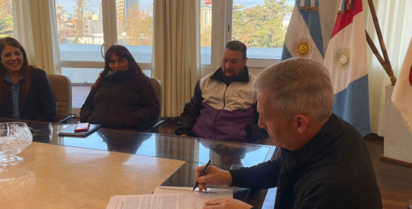 EL EJECUTIVO FIRMÓ UNA NUEVA RECOMPOSICIÓN SALARIAL PARA LOS TRABAJADORES MUNICIPALES