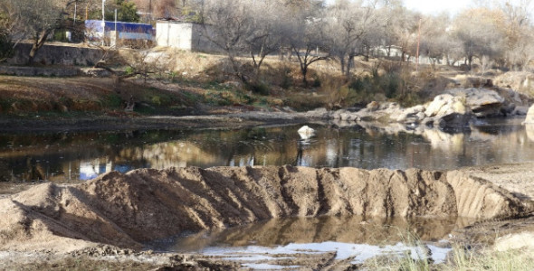 EL MUNICIPIO DE VILLA CARLOS PAZ CONTINÚA LA EXTRACCIÓN DE ÁRIDOS EN EL RÍO SAN ANTONIO