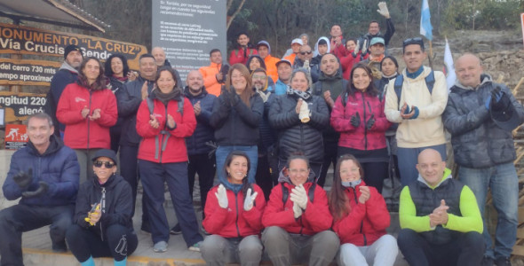 COMPROMISO AMBIENTAL COMUNITARIO: JORNADA DE LIMPIEZA DEL CERRO LA CRUZ