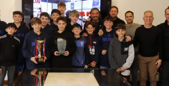 EL INTENDENTE ESTEBAN AVILÉS RECONOCIÓ A LA U13 DE BOLÍVAR QUE SALIÓ CAMPEONA PROVINCIAL